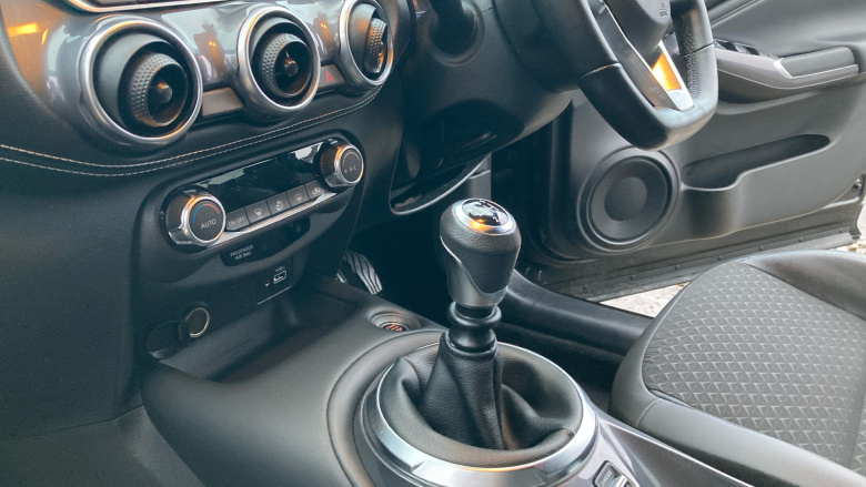 Nissan Juke 1.0 DiG-T 114 N-Connecta 5dr Petrol Hatchback